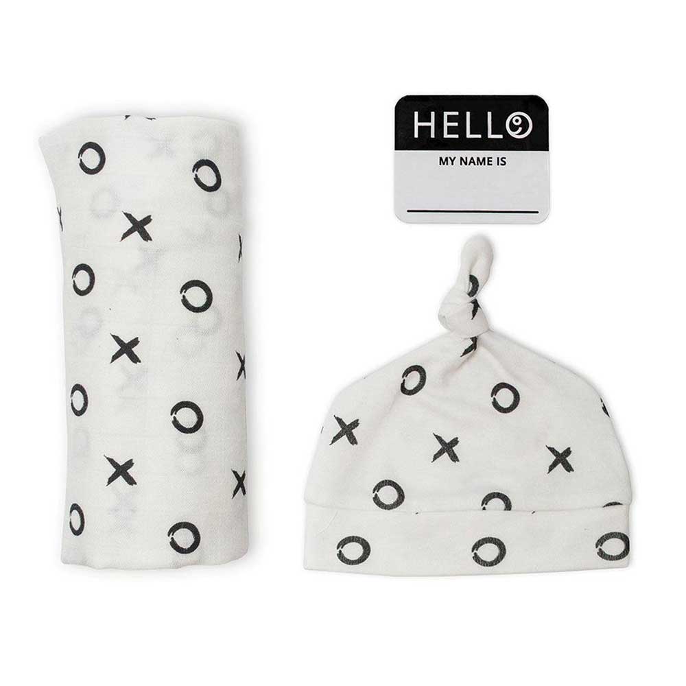 Lulujo Hello World Blanket & Knotted Hat Newborn Set - Xo