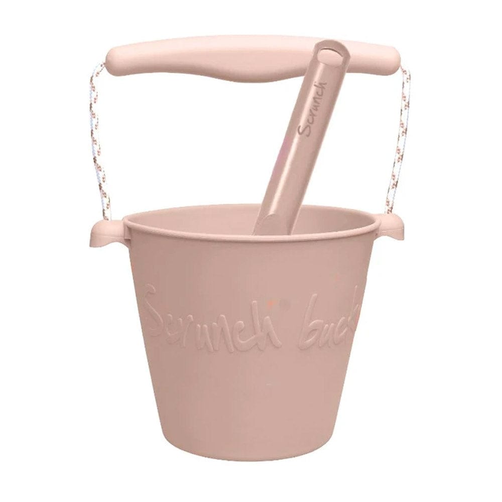Crunch, fold, roll, or squeeze your scrunch bucket in anyway. This blush colored bucket and spade is super bendable and versatile.