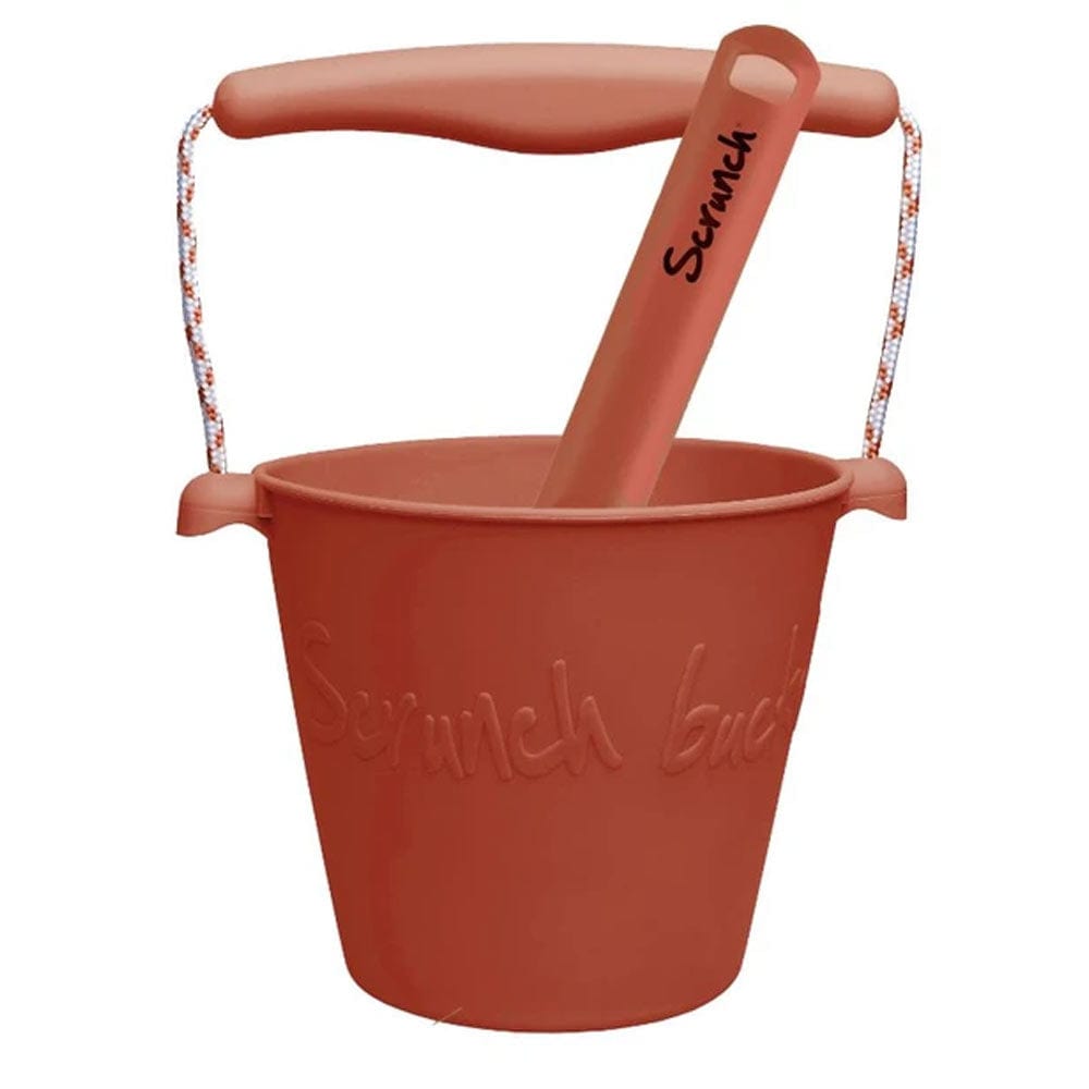 Crunch, fold, roll, or squeeze your scrunch bucket in anyway. This rusty colored bucket and spade is super bendable and versatile.